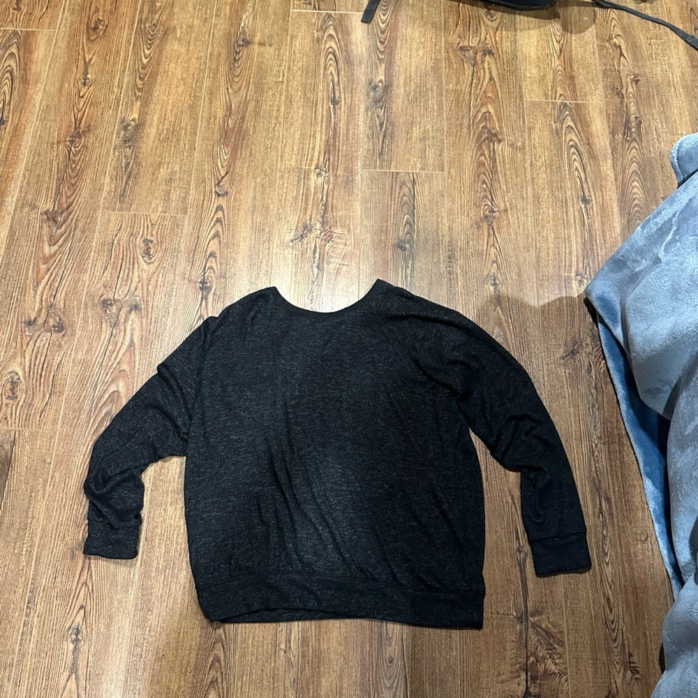 Black shirt size L